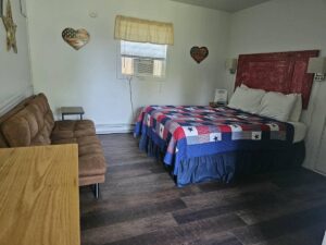 Motel room 7 Fancy gap Cabins and Campground