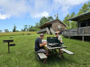 Motel picnic area Fancy Gap Cabins and Campground